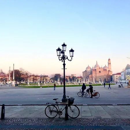 Prato Della Valle Sweet Apartment *